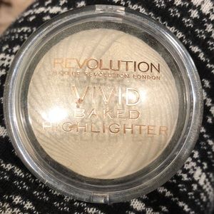Revolution vivid baked highlighter